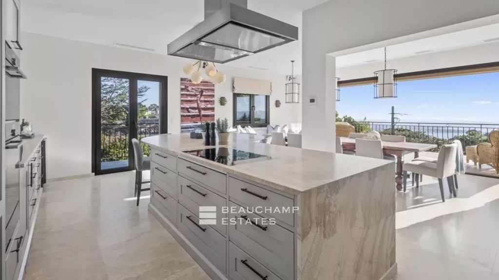 Breathtaking Sea & Mountain Views – Renovated Villa, Cannes, 5 Bedrooms, Pool & Cinema Room