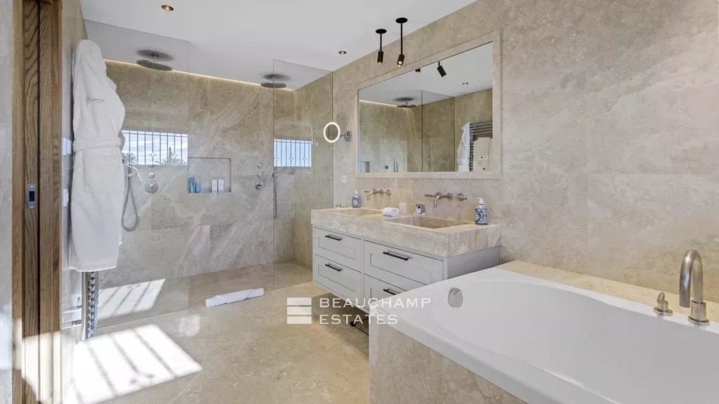 Breathtaking Sea & Mountain Views – Renovated Villa, Cannes, 5 Bedrooms, Pool & Cinema Room