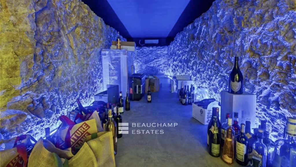 Breathtaking Sea & Mountain Views – Renovated Villa, Cannes, 5 Bedrooms, Pool & Cinema Room