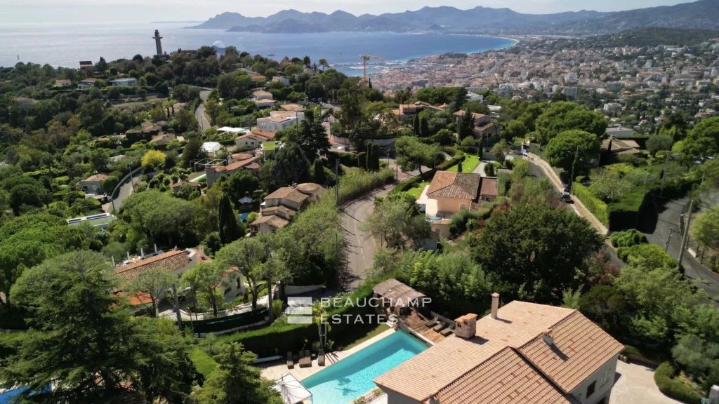Breathtaking Sea & Mountain Views – Renovated Villa, Cannes, 5 Bedrooms, Pool & Cinema Room