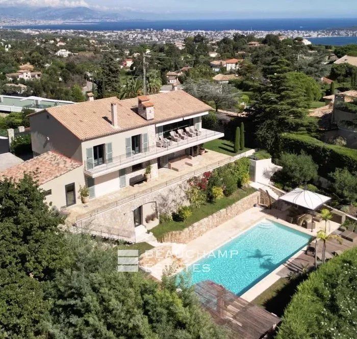 Breathtaking Sea & Mountain Views – Renovated Villa, Cannes, 5 Bedrooms, Pool & Cinema Room