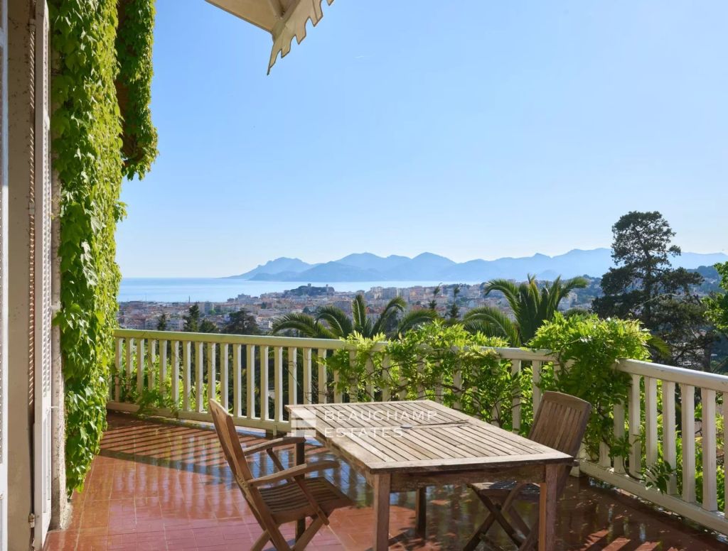 CANNES CALIFORNIA MAGNIFICENT PROPERTY WITH SEA VIEW