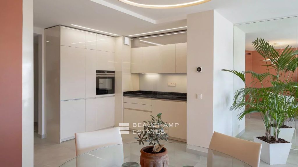 Cannes Croisette – 2 bedroom apartment – Grand Hôtel