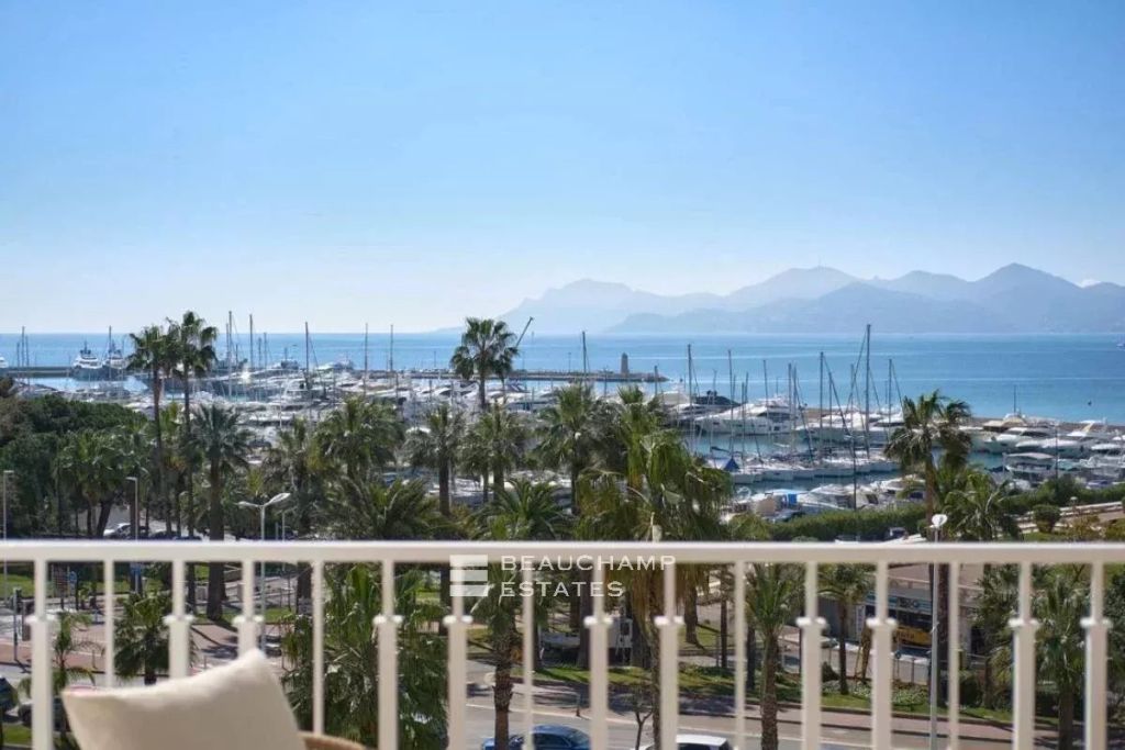 Cannes Croisette – flat with panoramic sea view