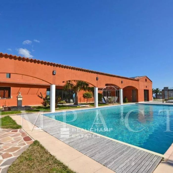 HAUTEURS DE CANNES – VILLA PLAIN-PIED – VUE MER PANORAMIQUE