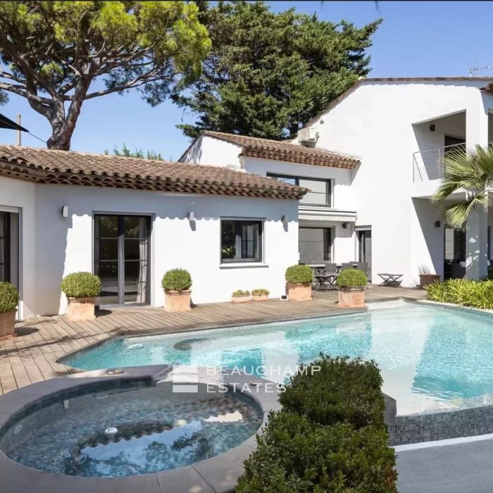 HAUTEURS DE CANNES – LE CANNET COLLINES – CHARMANTE VILLA