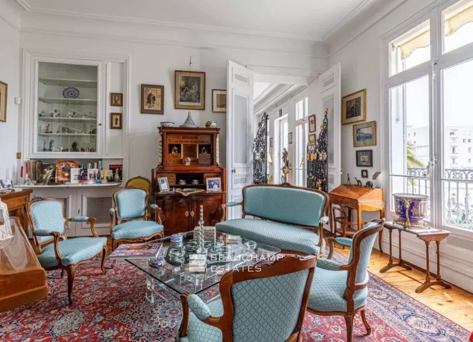 Cannes Montfleury – Superbe appartement 6 pièces au dernier étage