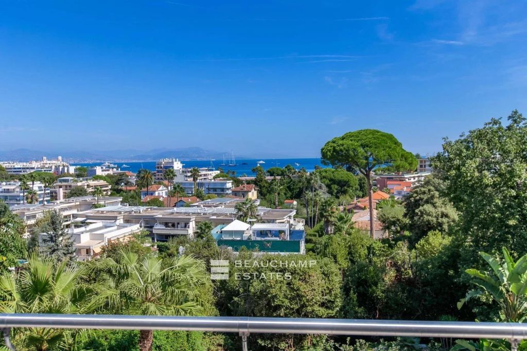 Cap d’Antibes – modern villa – panoramic sea view
