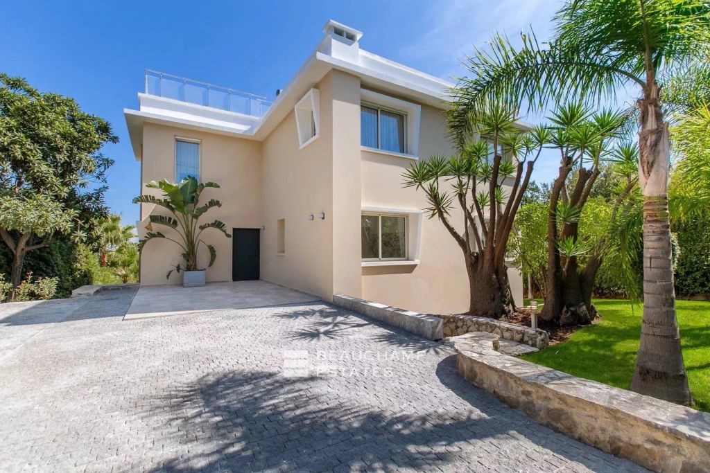 Cap d’Antibes – modern villa – panoramic sea view