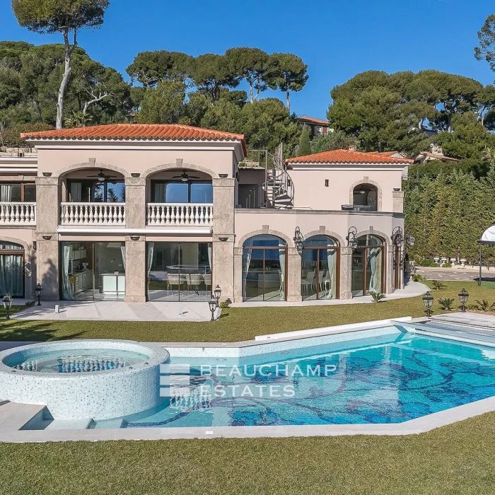 CAP D&rsquo;ANTIBES : PROPRIÉTÉ EN FRONT DE MER