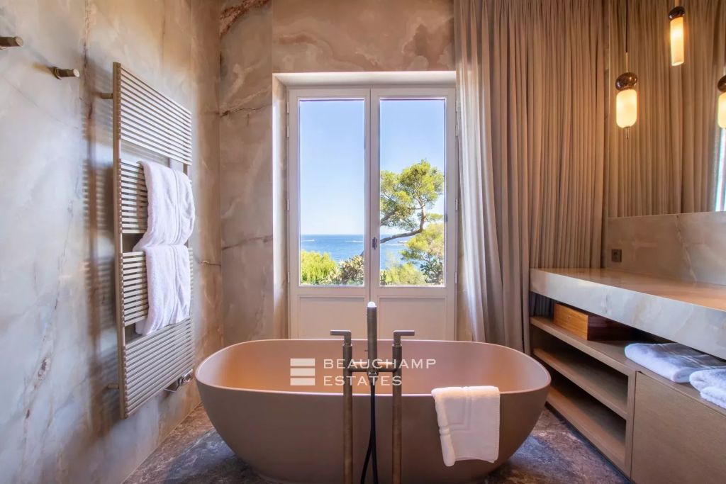 Cap d’Antibes – villa with panoramic sea view
