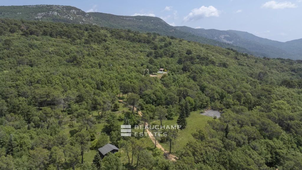 Charming 4-bedroom villa with panoramic views – Bargemon