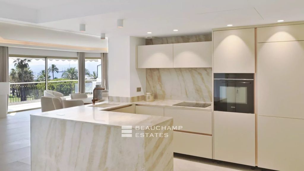 Charming Apartment Overlooking La Croisette