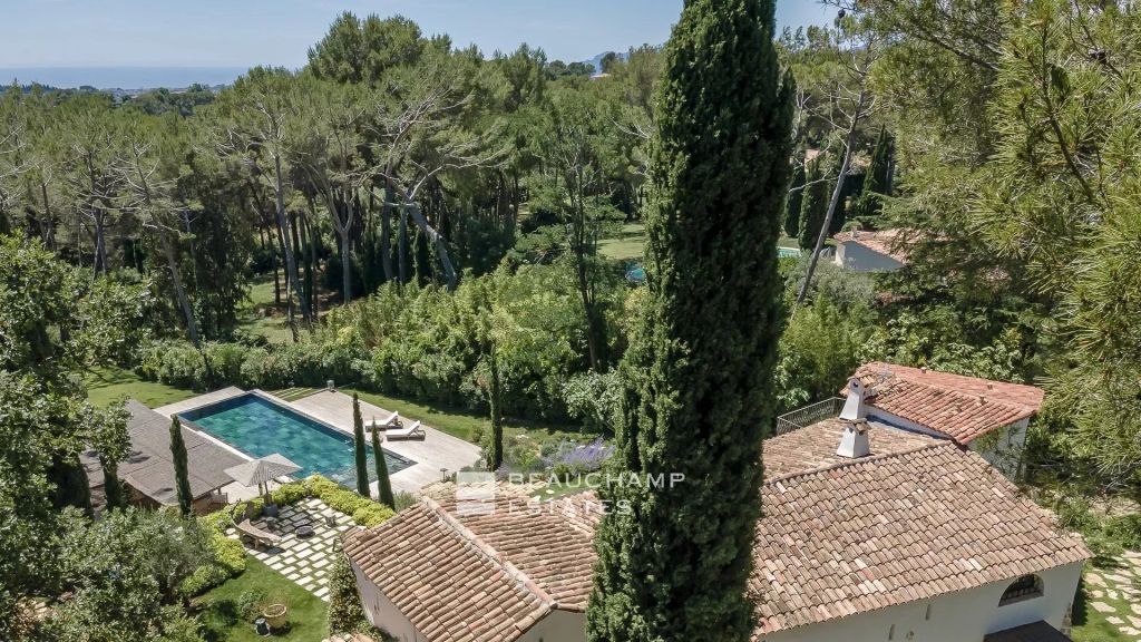 Charming property with swimming pool