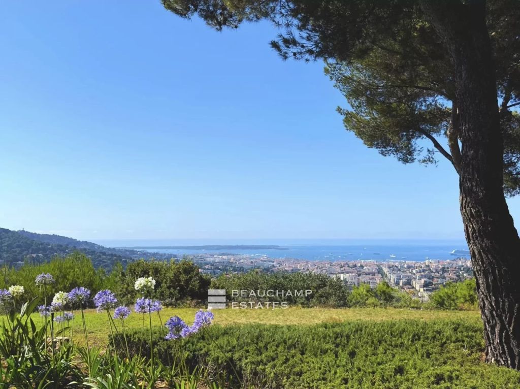 Charming Provencal Villa in Le Cannet with Panoramic Sea View