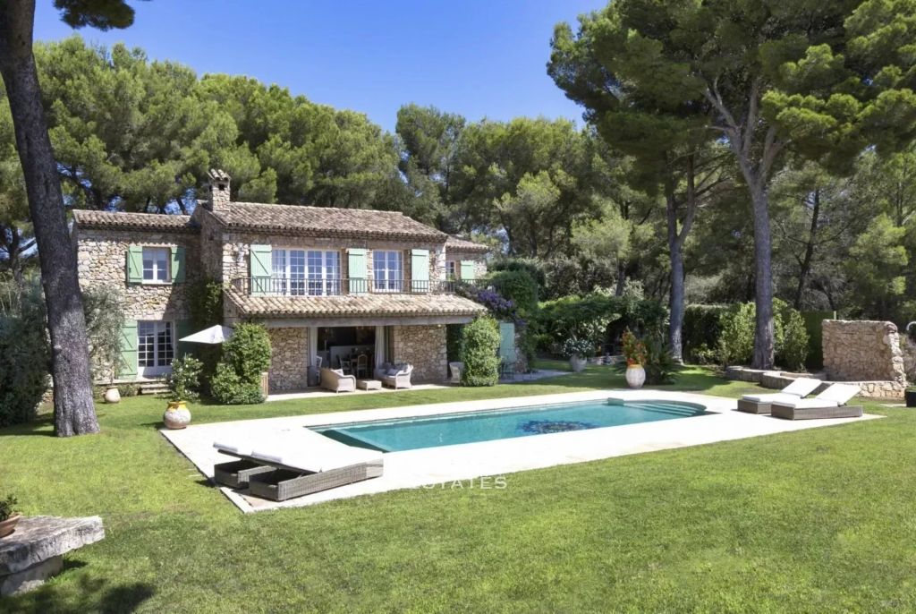 Charming Provencal Villa in Le Cannet with Panoramic Sea View