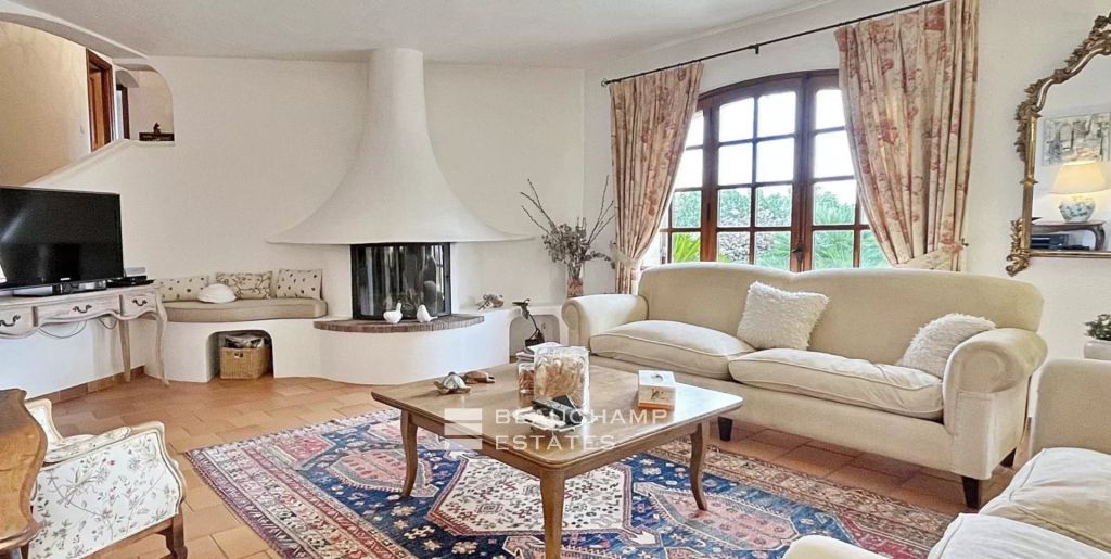 Charming Villa with Panoramic Sea and Estérel Views in Mandelieu-la-Napoule