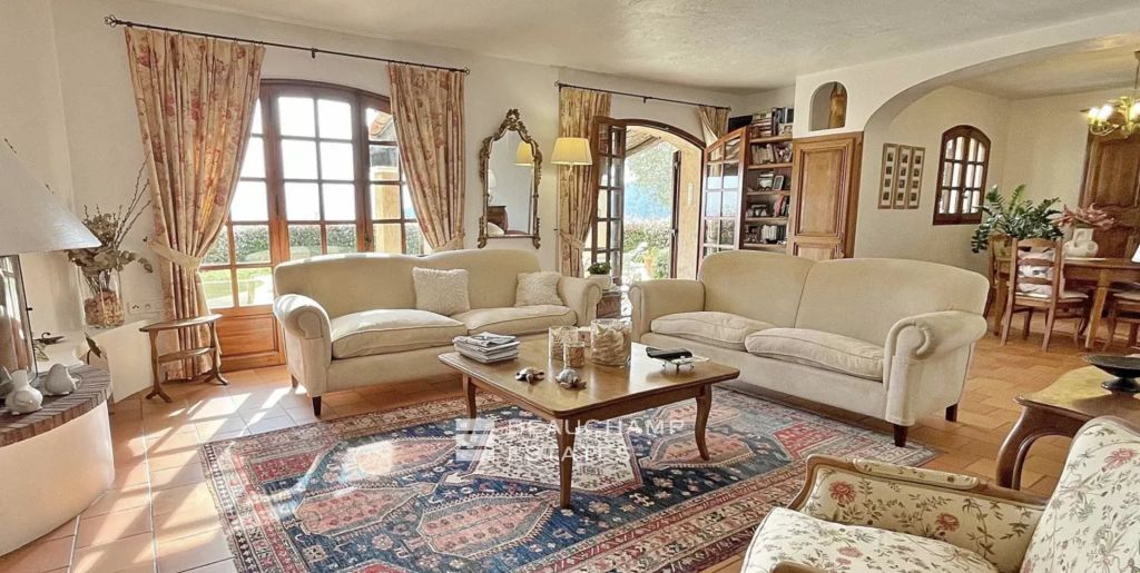 Charming Villa with Panoramic Sea and Estérel Views in Mandelieu-la-Napoule