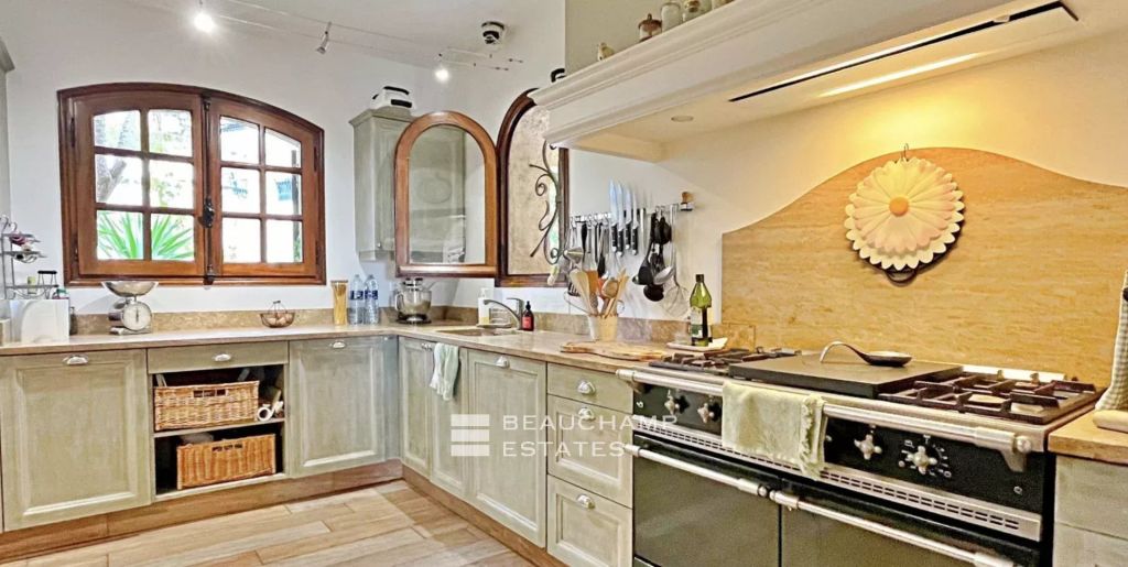 Charming Villa with Panoramic Sea and Estérel Views in Mandelieu-la-Napoule