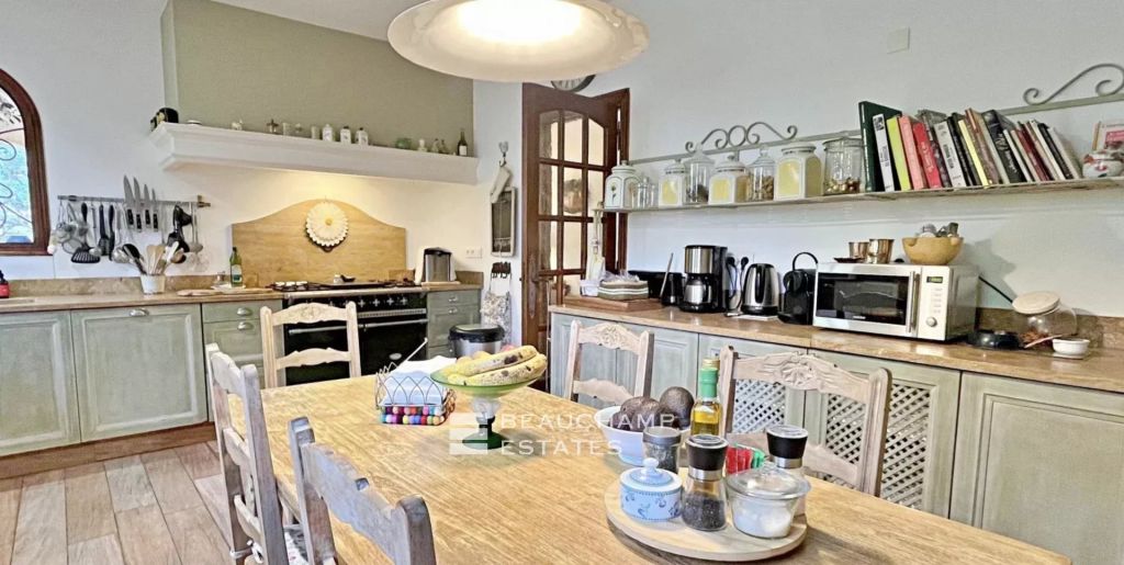 Charming Villa with Panoramic Sea and Estérel Views in Mandelieu-la-Napoule