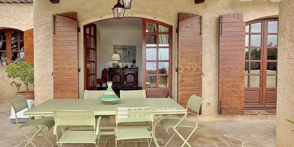 Charming Villa with Panoramic Sea and Estérel Views in Mandelieu-la-Napoule