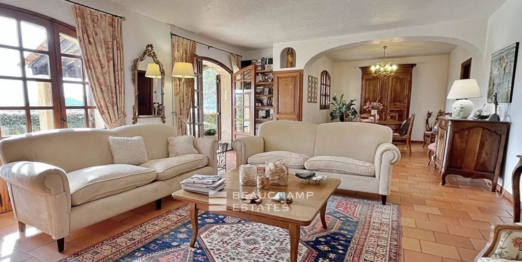 Charming Villa with Panoramic Sea and Estérel Views in Mandelieu-la-Napoule