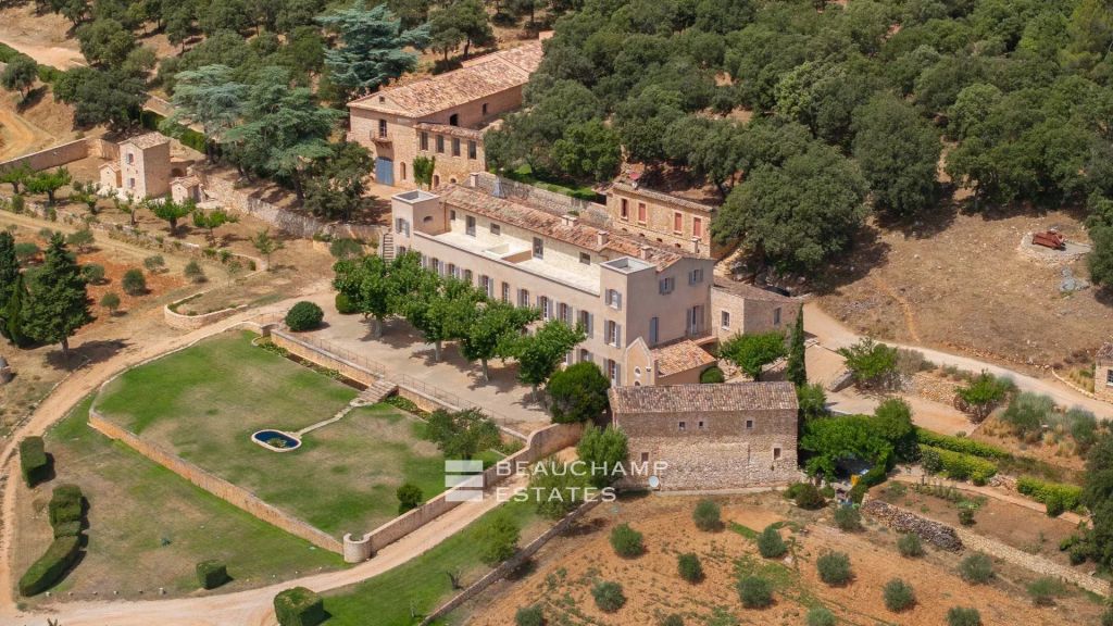 Château with vineyard estate