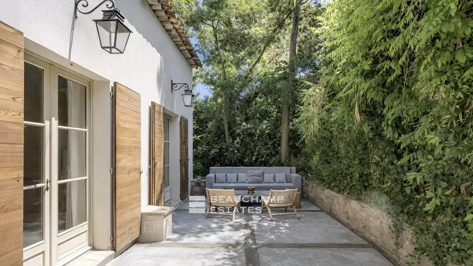Chic neo-Provençal villa just steps from the centre of Saint-Tropez Chic neo-Provençal villa just steps from the centre of Saint-Tropez