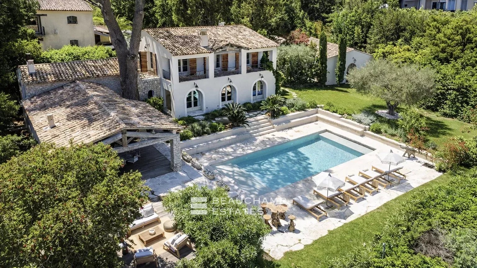 Chic neo-Provençal villa just steps from the centre of Saint-Tropez Chic neo-Provençal villa just steps from the centre of Saint-Tropez