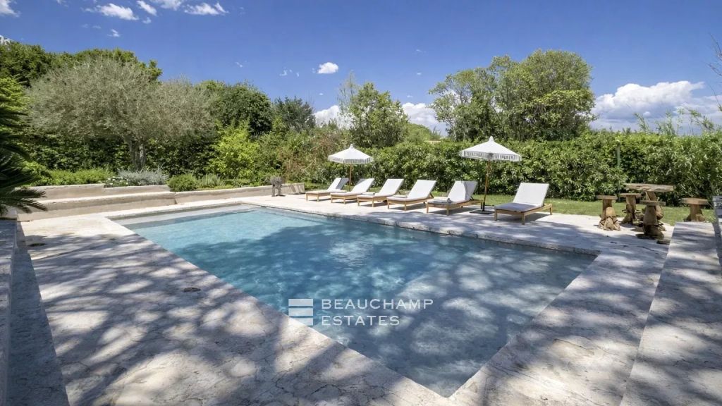 Chic neo-Provençal villa just steps from the centre of Saint-Tropez