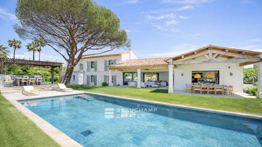 Chic new-build villa just steps from the center of Saint-Tropez and Canoubiers Beach