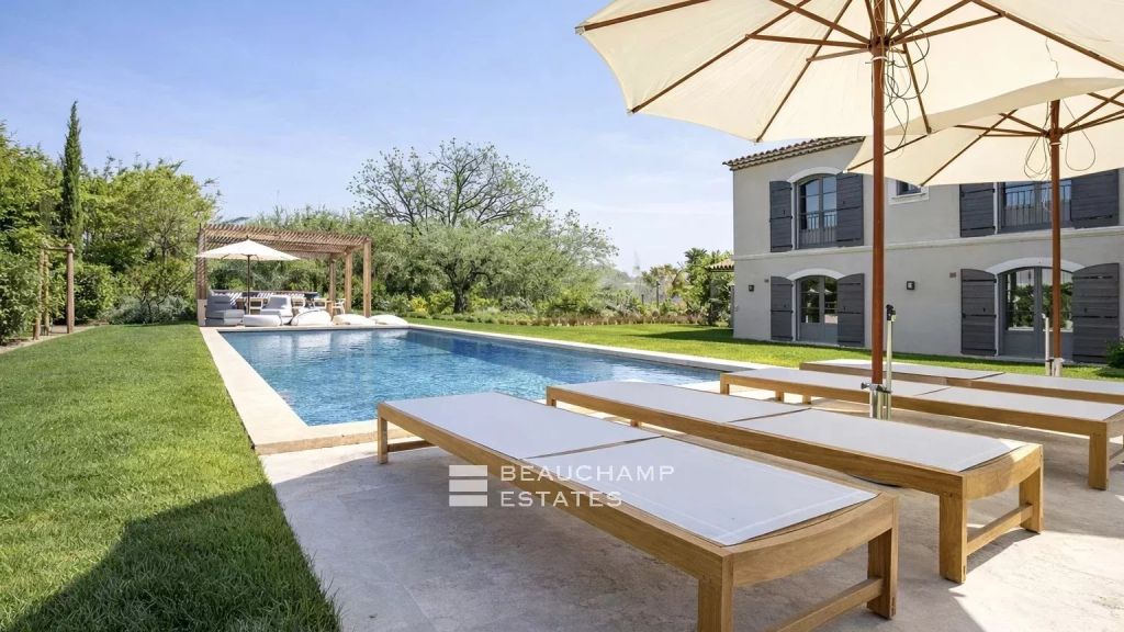Chic new-build villa just steps from the center of Saint-Tropez and Canoubiers Beach