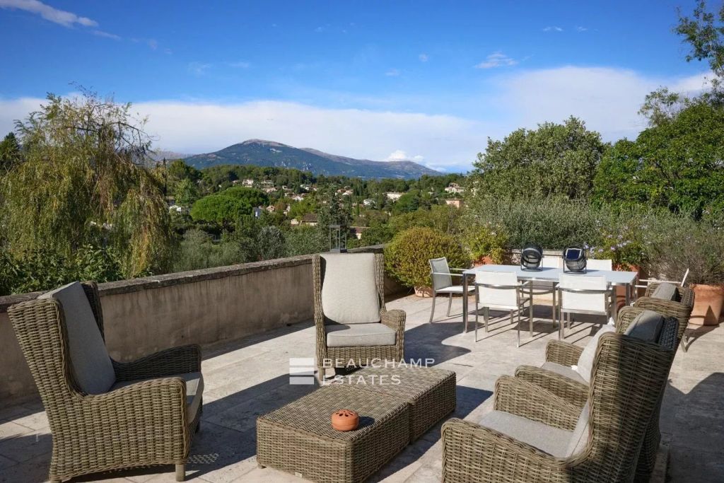 Co-Exclusive – Charming 5-bedroom property – Valbonne