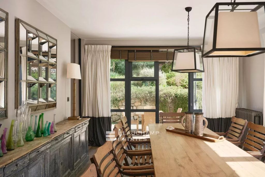 Co-Exclusive – Charming 5-bedroom property – Valbonne
