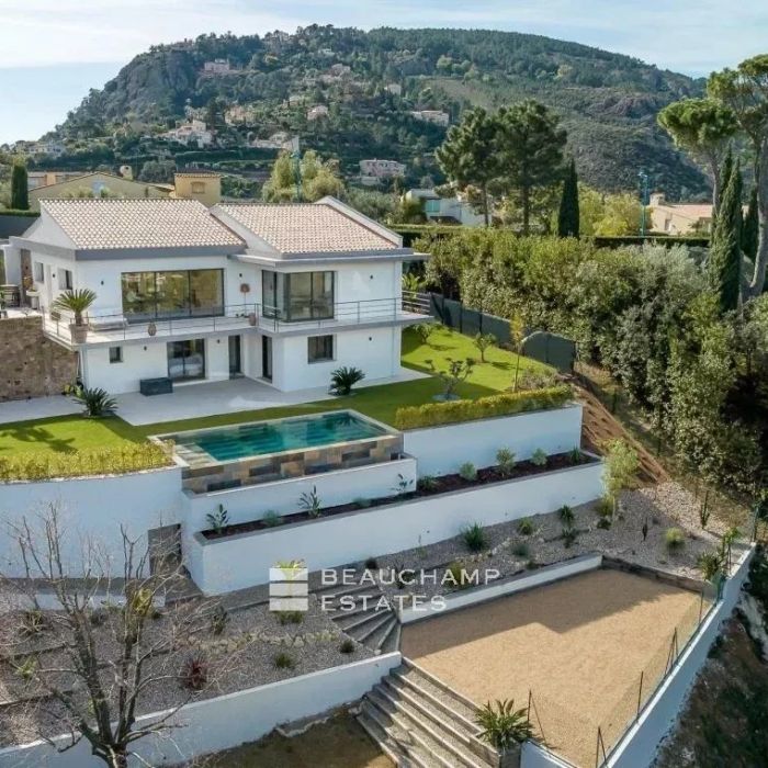 Villa provençale entièrement rénovée – 4 chambres – à pieds des plages à Mandelieu la Napoule