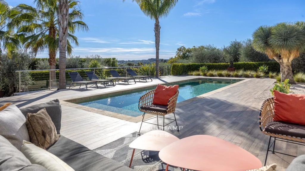 Contemporary 4-bedroom villa with pool – Valbonne