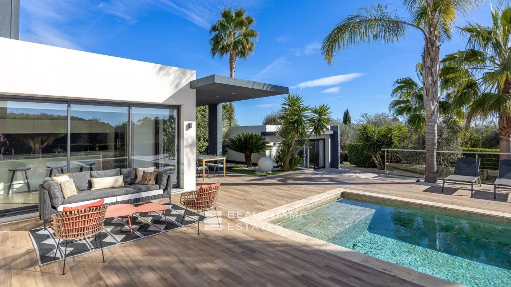 Contemporary 4-bedroom villa with pool – Valbonne