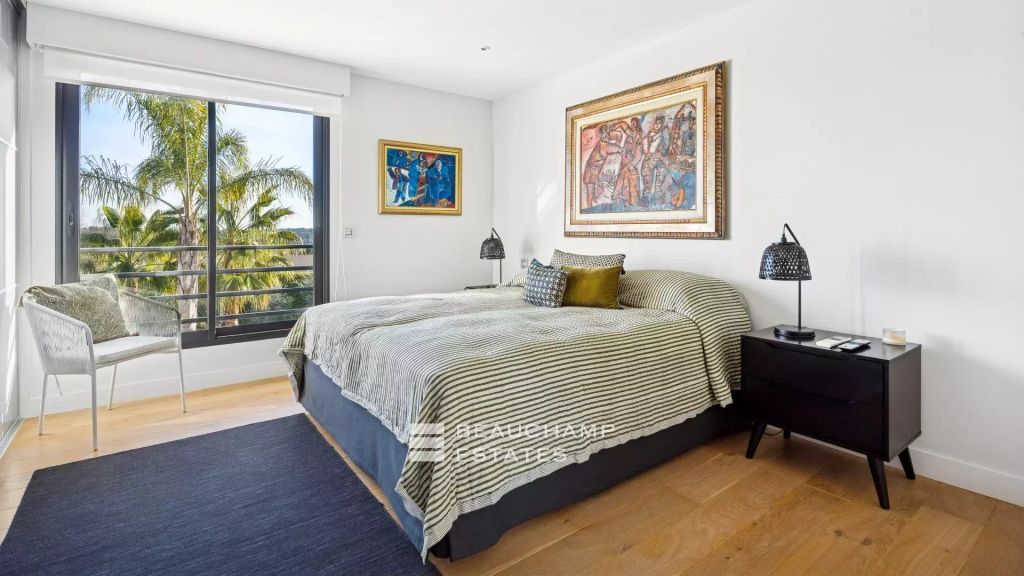 Contemporary 4-bedroom villa with pool – Valbonne