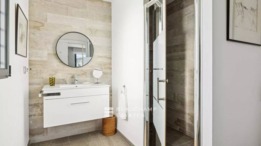 Contemporary 4-bedroom villa with pool – Valbonne