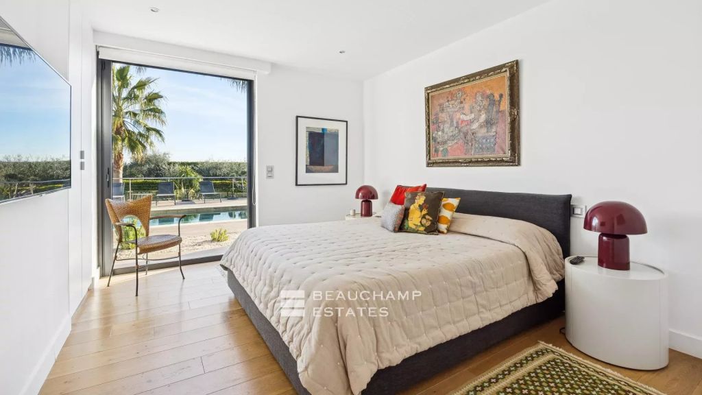 Contemporary 4-bedroom villa with pool – Valbonne