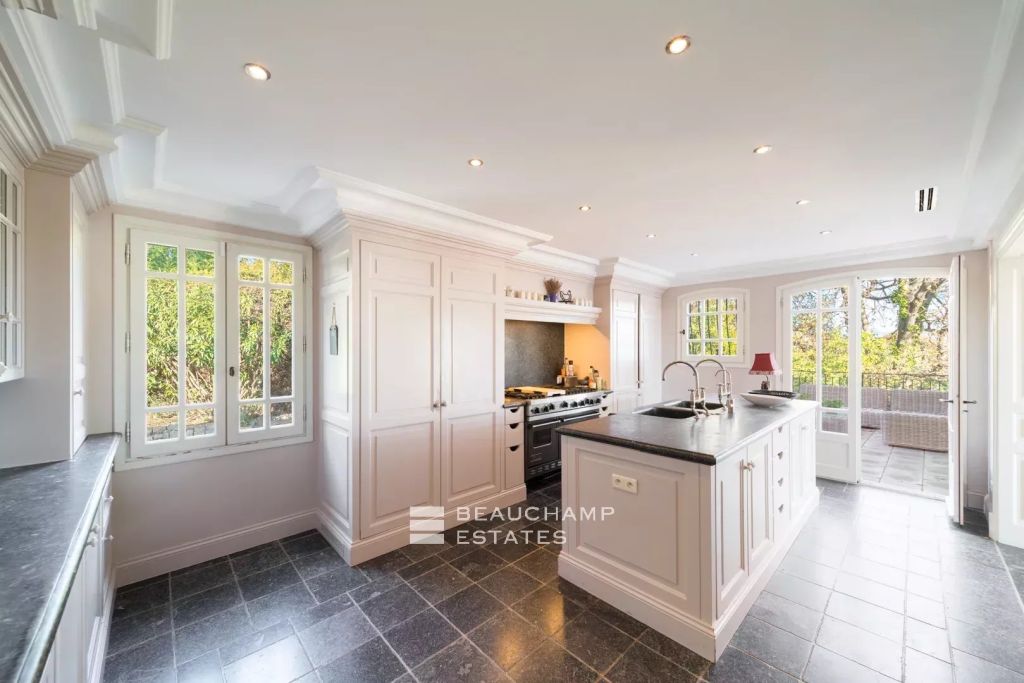 Contemporary 5-Bedroom villa with sea view – Mougins