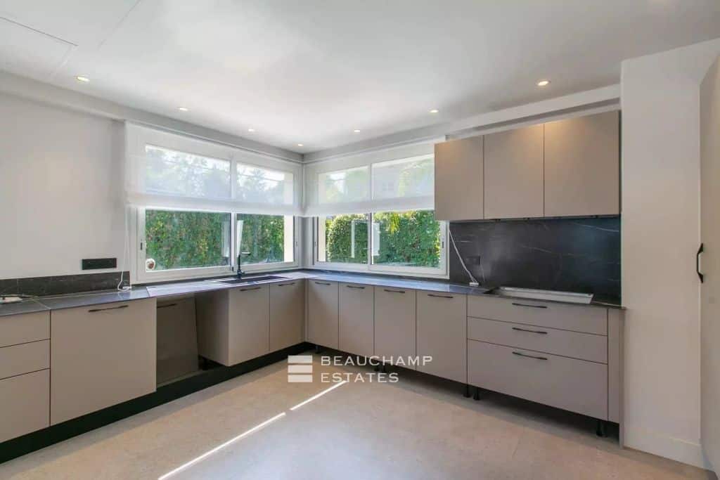 Contemporary 6-Bedroom Villa with Panoramic Sea View – Cap d’Antibes