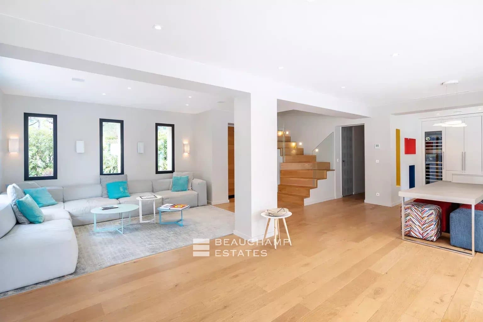 Contemporary Provençal property just a few minutes from the Pampelonne beaches Contemporary Provençal property just a few minutes from the Pampelonne beaches