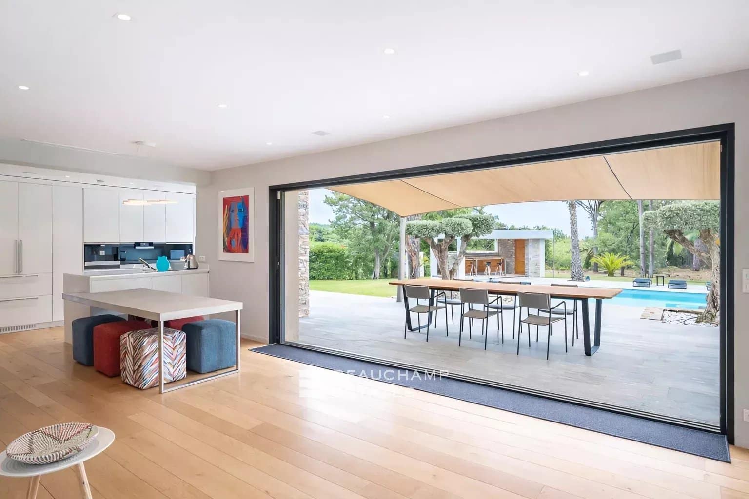 Contemporary Provençal property just a few minutes from the Pampelonne beaches Contemporary Provençal property just a few minutes from the Pampelonne beaches