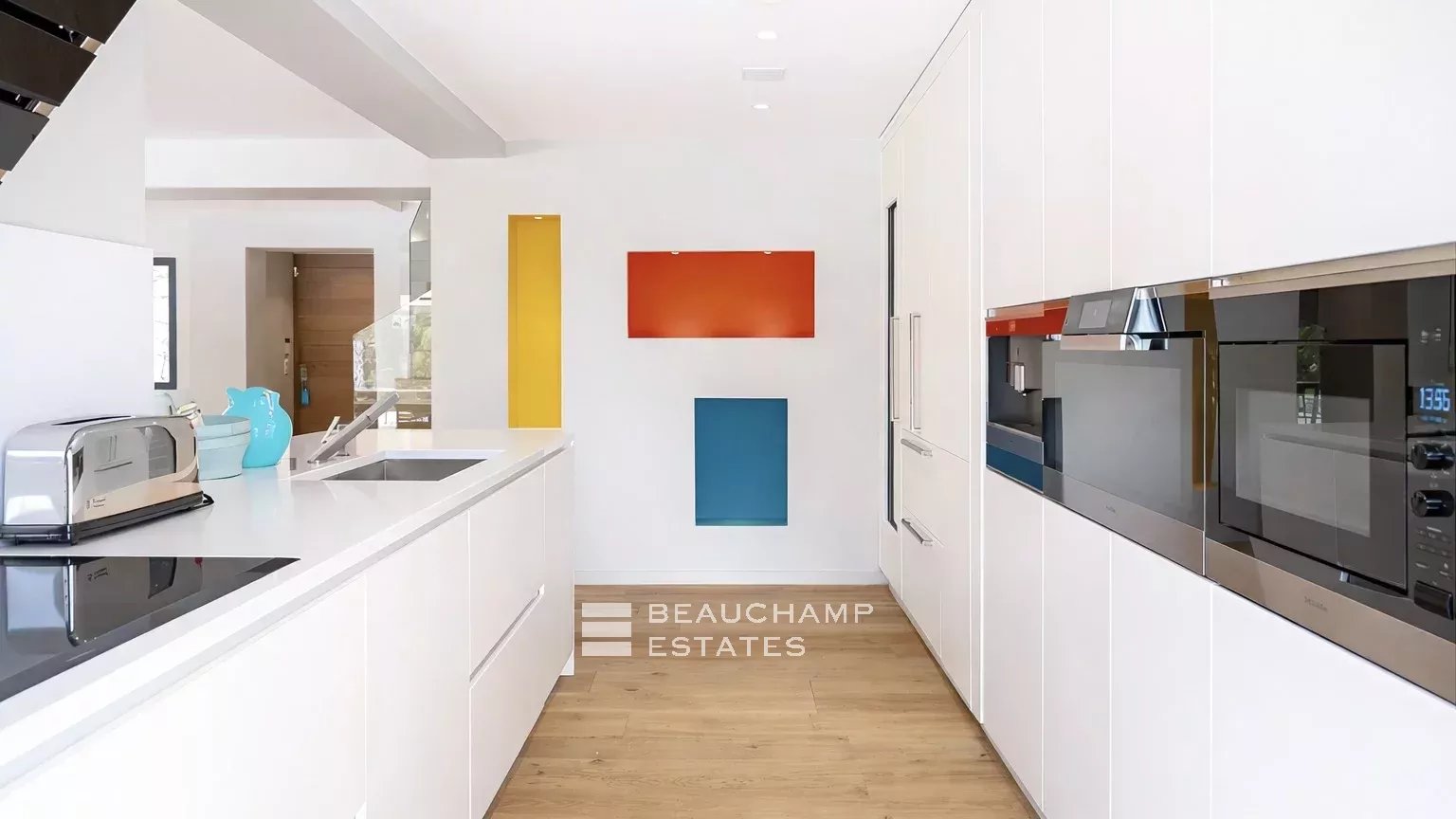 Contemporary Provençal property just a few minutes from the Pampelonne beaches Contemporary Provençal property just a few minutes from the Pampelonne beaches