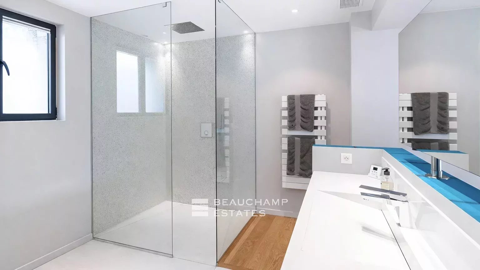 Contemporary Provençal property just a few minutes from the Pampelonne beaches Contemporary Provençal property just a few minutes from the Pampelonne beaches