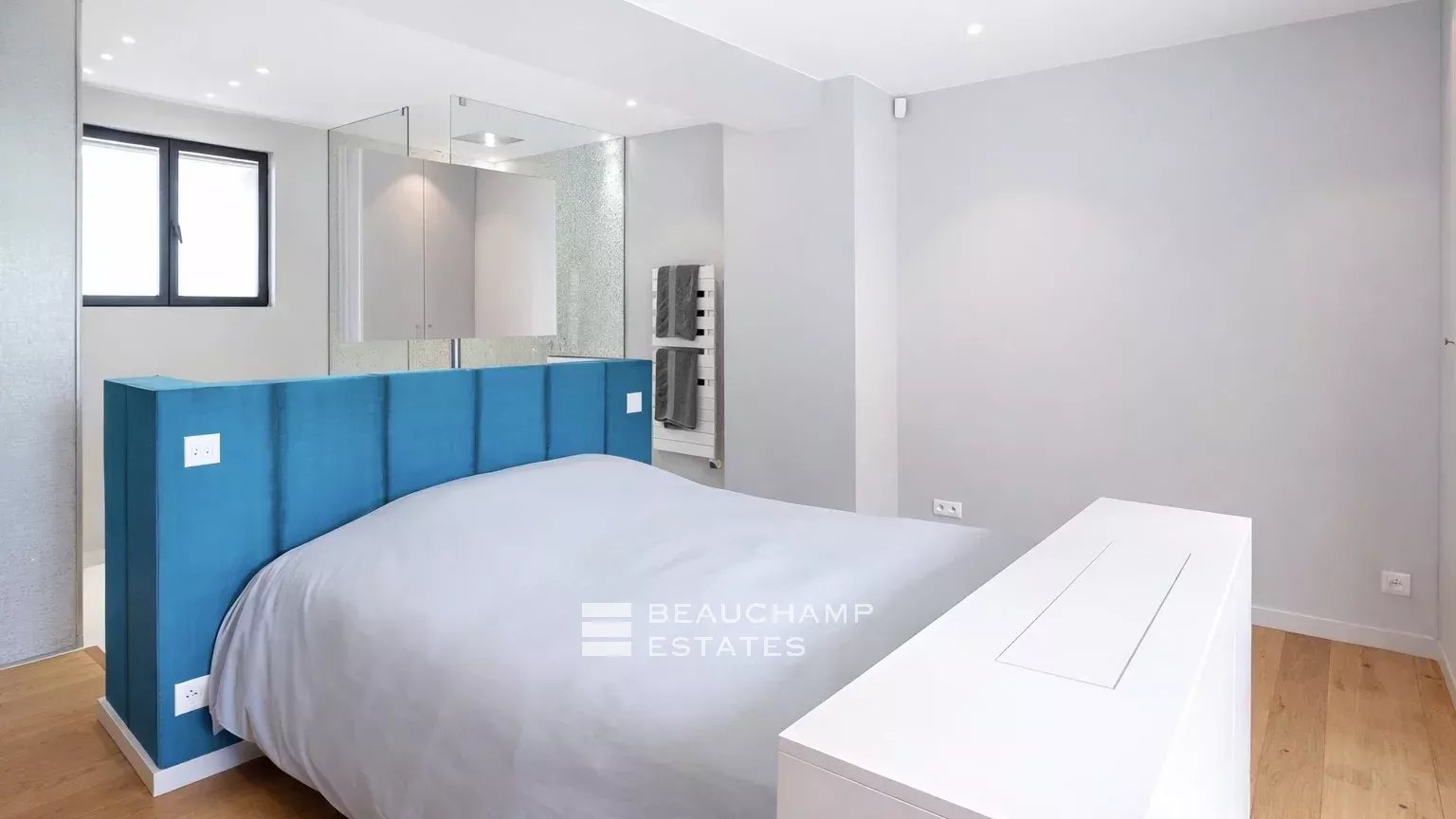 Contemporary Provençal property just a few minutes from the Pampelonne beaches Contemporary Provençal property just a few minutes from the Pampelonne beaches