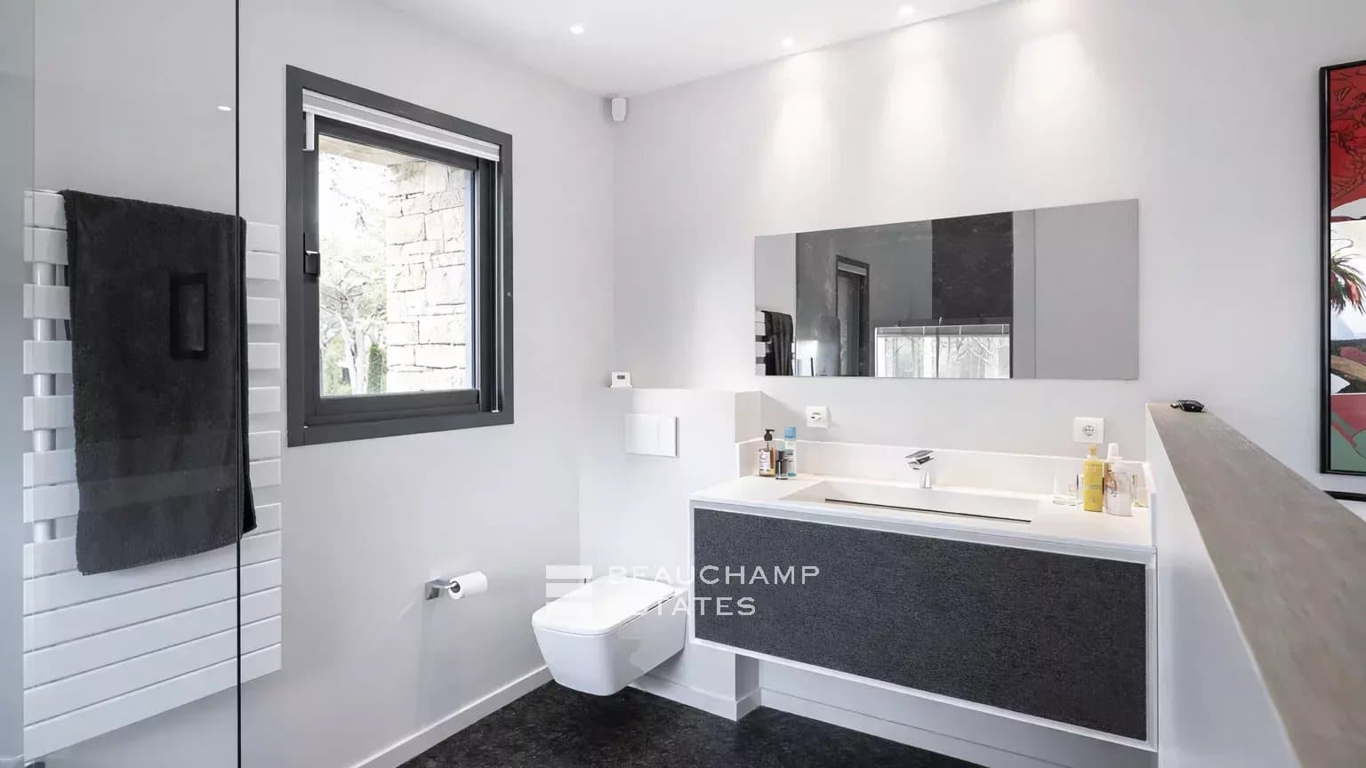 Contemporary Provençal property just a few minutes from the Pampelonne beaches Contemporary Provençal property just a few minutes from the Pampelonne beaches