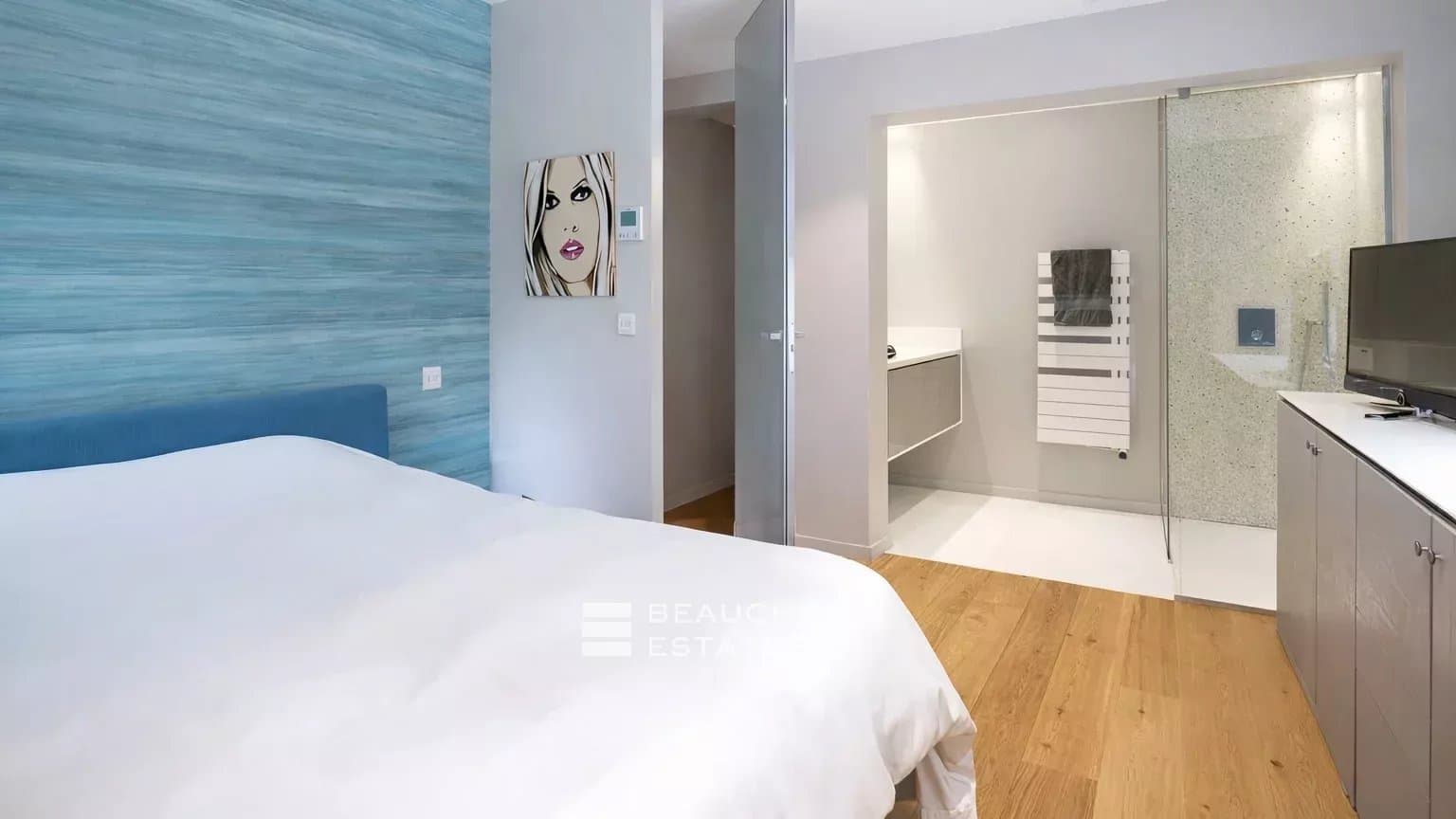 Contemporary Provençal property just a few minutes from the Pampelonne beaches Contemporary Provençal property just a few minutes from the Pampelonne beaches