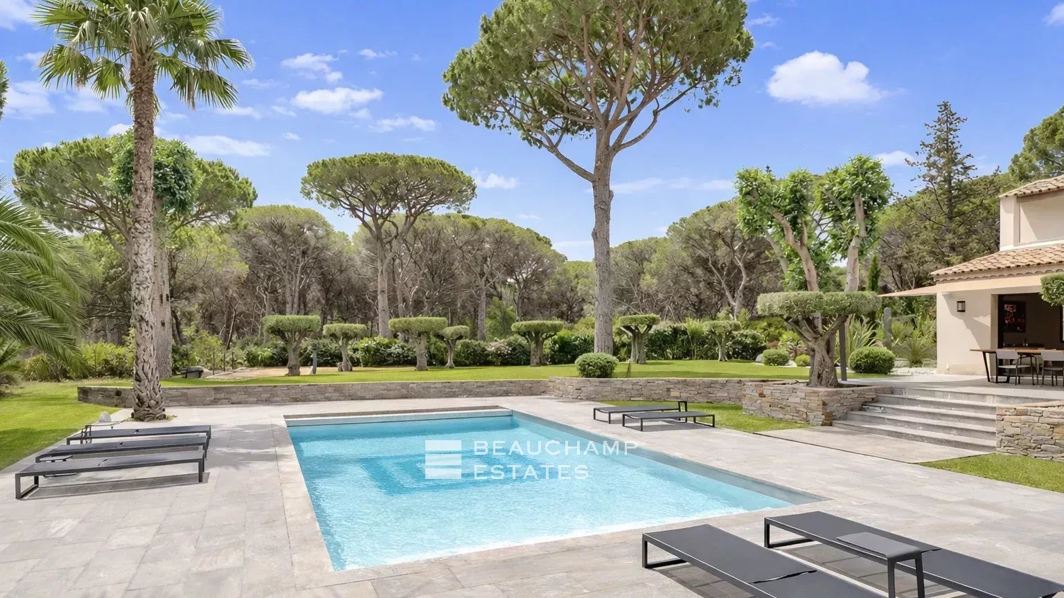 Contemporary Provençal property just a few minutes from the Pampelonne beaches Contemporary Provençal property just a few minutes from the Pampelonne beaches